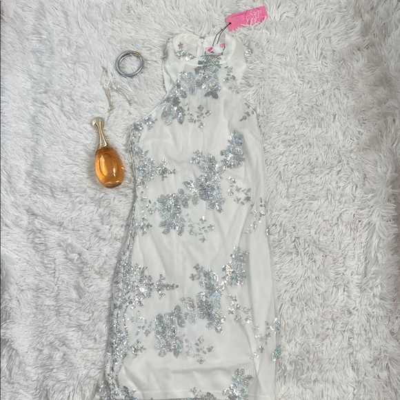Elegant Silver Sequin Mini Dress - Picture 1 of 7